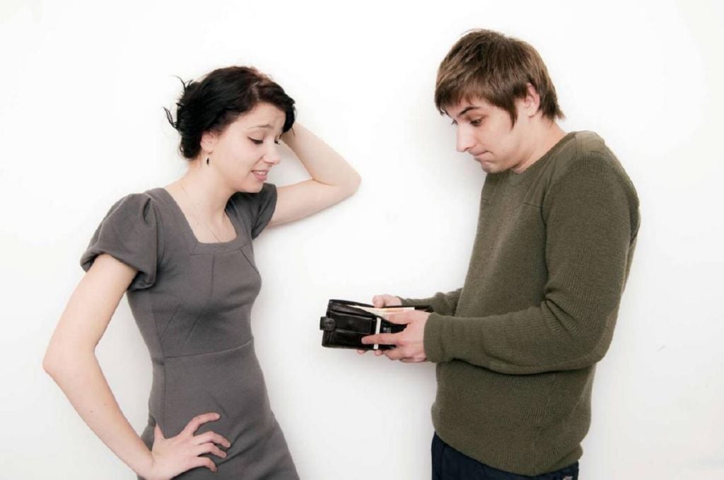 Si estás decidido a prestar plata a un amigo, documenta el préstamo y pónganse de acuerdo sobre la cantidad, el plazo y las condiciones de la devolución para no tener problemas. Foto: Istock