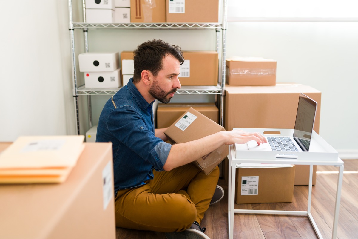 La logística es una parte muy importante del proceso de compra. Por ello, ofrecer envíos cada vez más rápidos y seguros será un plus para todos los negocios. Foto: Freepik.
