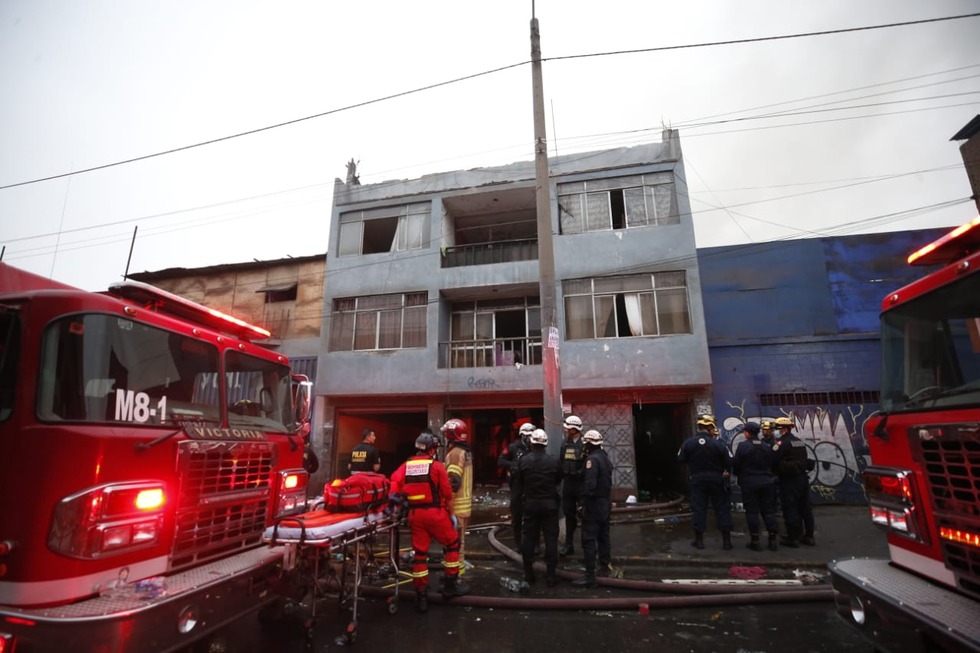 Incendio de grandes proporciones se registró esta tarde cerca de Gamarra. No se reportaron víctimas ni heridos. Foto: César Bueno @photo.gec