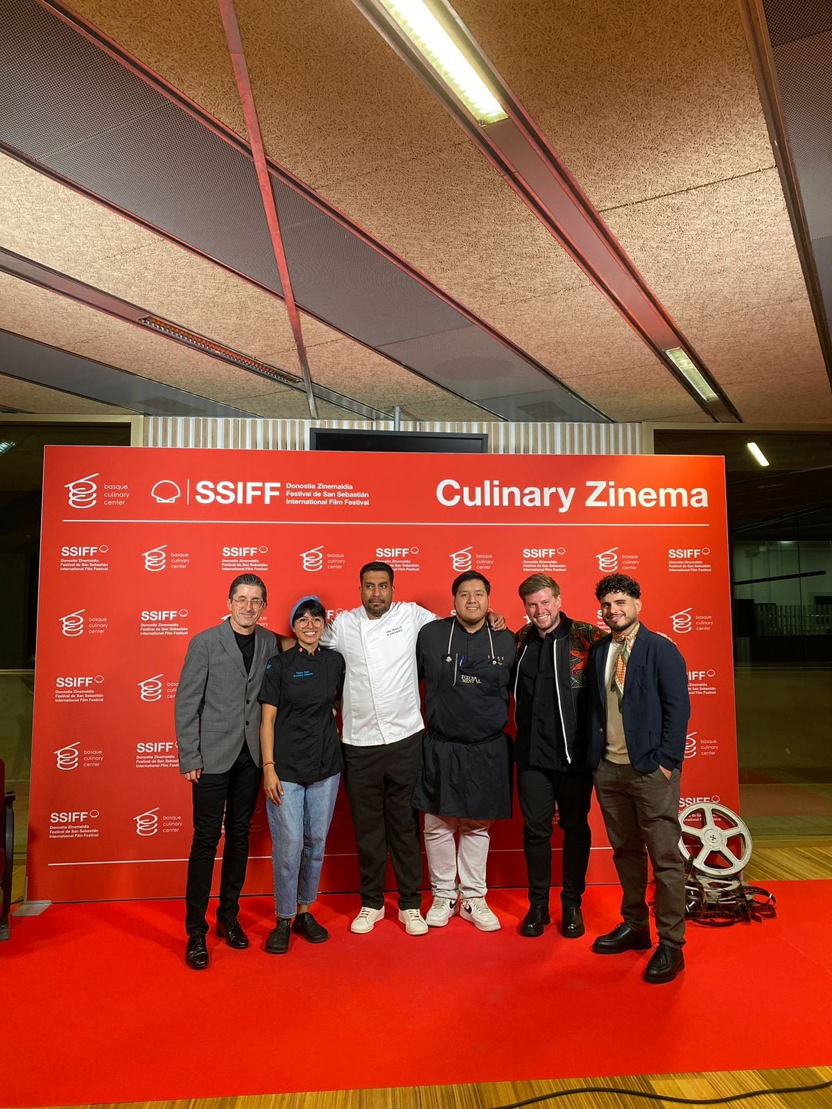 Alan jamás imaginó estar en una alfombra roja donde conoció a grandes personajes del cine y de la gastronomía mundial.