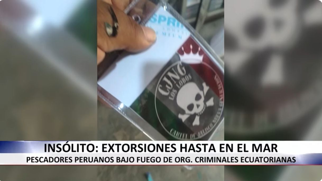 Mafias ecuatorianas entregan 'carnets' a los pescadores. Foto: Panorama