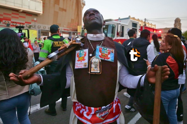 'San Martincito' llegó al Estadio Nacional: Hinchas peruanos alientan a la Blanquirroja (Fotos: César Bueno)