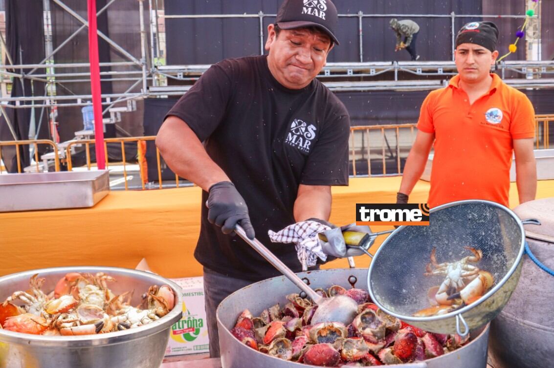 Perú en nuevo récord gastronómico con el 'Parihuelazo 2025'. Cocineros del distrito de José Leonardo Ortiz en Chiclayo prepararon la 'parihuela más grande del mundo'. (Foto composición: Isabel Medina / Trome),