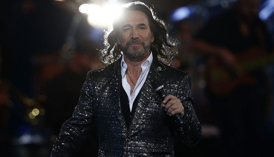 Marco Antonio Solis recibiendo una Gaviota de plata en Viña del Mar 2016 (Foto: EFE)
