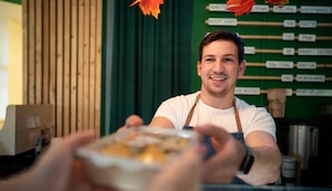 ¿Tienes un restaurante? Así puedes atraer más clientes y vender más en fiestas de fin de año