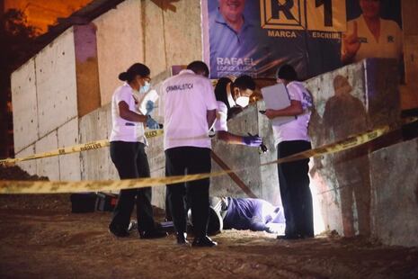 ¡Ajuste de cuentas en Villa El Salvador! Sicarios citan y acribillan a dos jóvenes en descampado