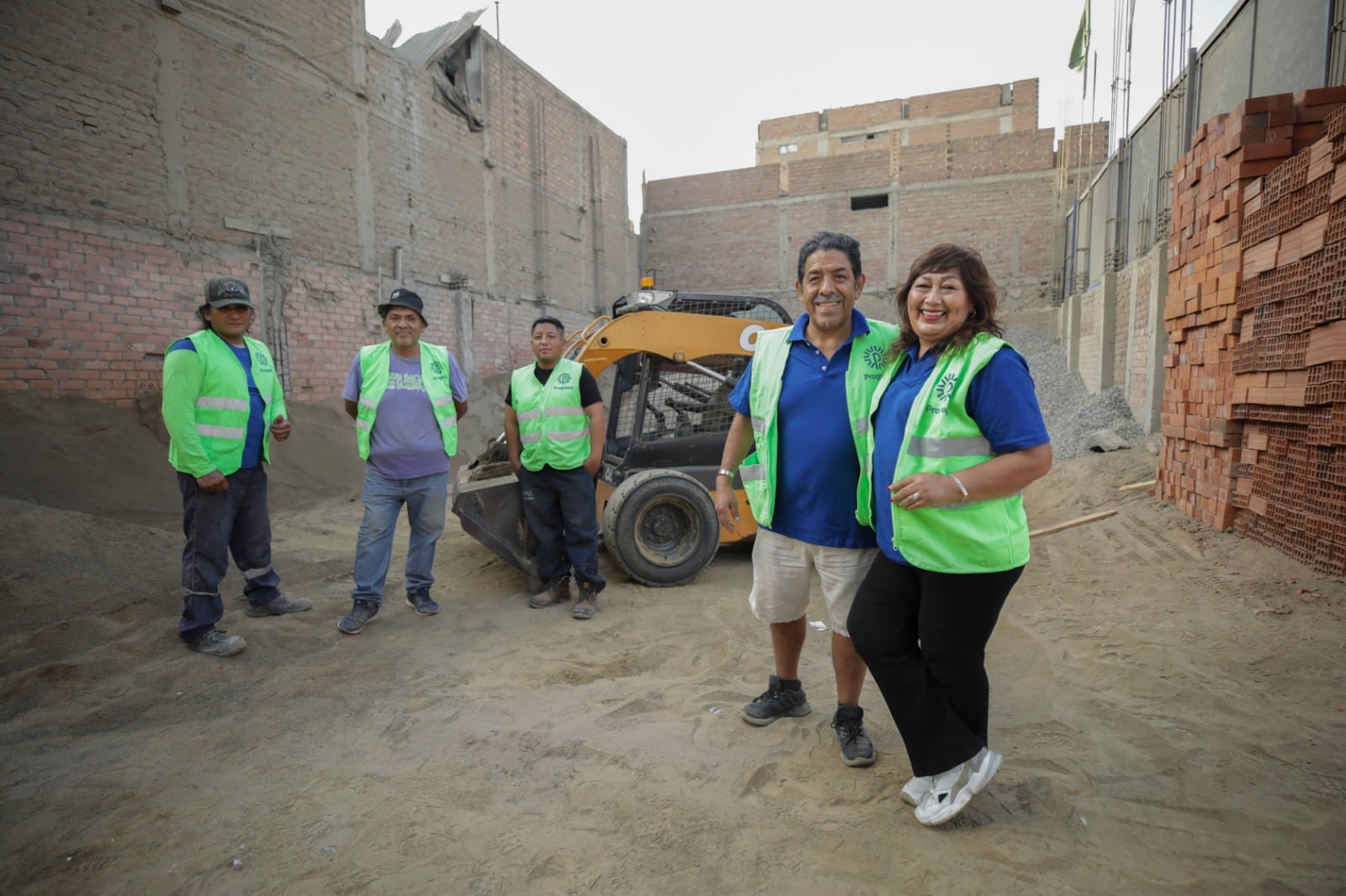 Desde hace más de 32 años están al frente de una ferretería en Lima Norte, un negocio que le ha permitido sacar adelante a su familia. Foto: Diana Marcelo.