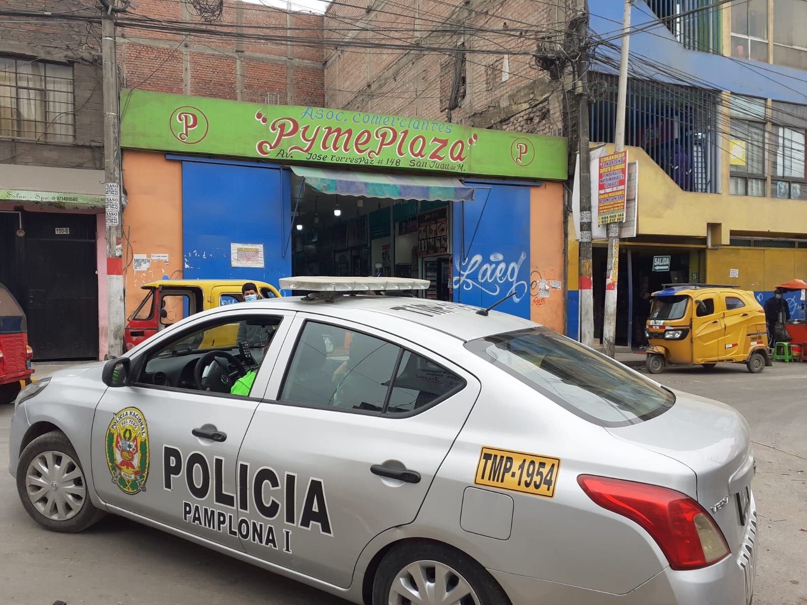 El vendedor de caramelos venezolano Diego Pastor Cordero Rodríguez (34), fue atrapado a golpes por un grupo de personas. (foto: Mónica Rochabrum/Trome)