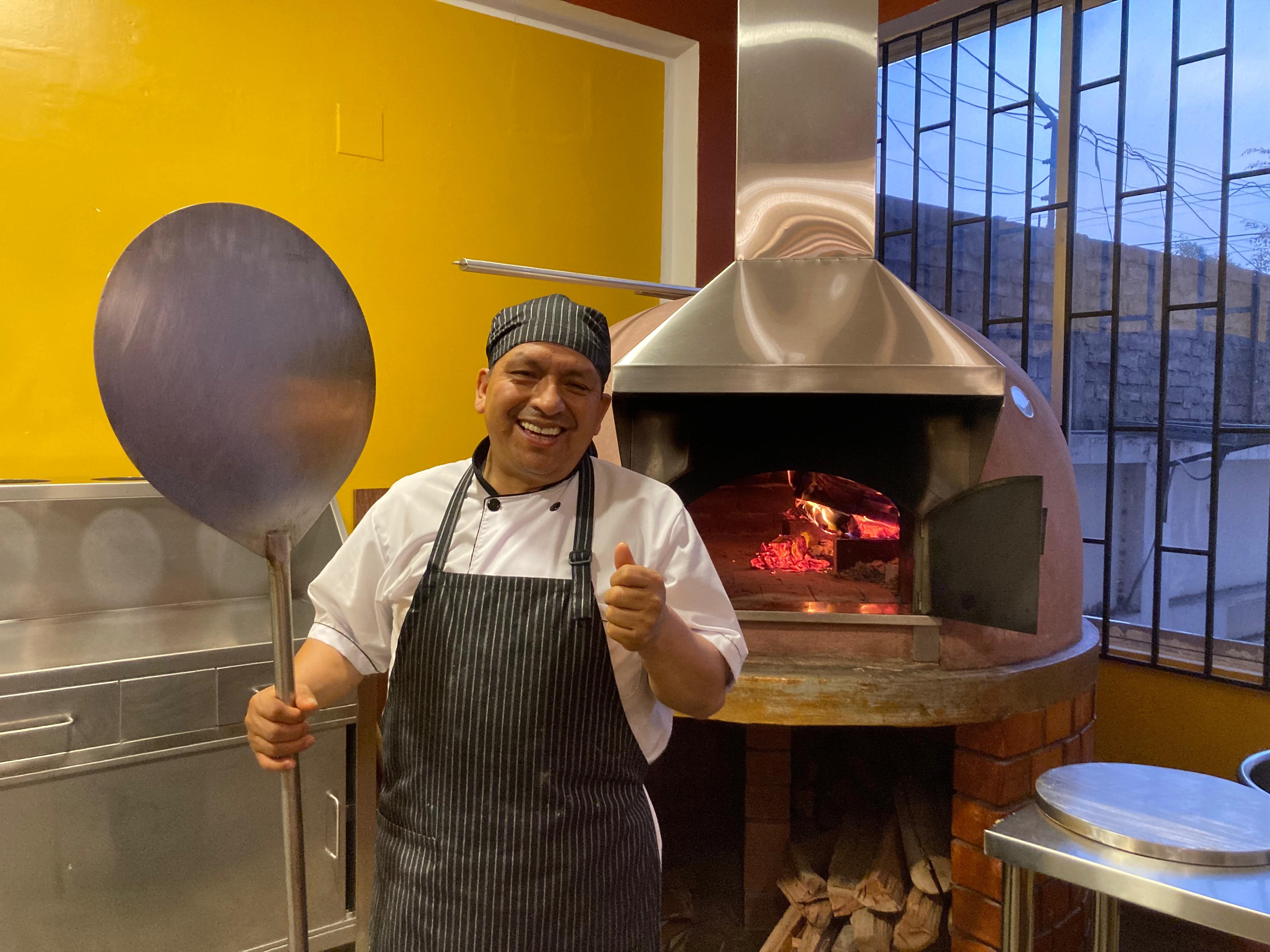 Tras una infancia marcada por la adversidad, Estanislao Tito León Bazán descubrió su pasión por la cocina.
