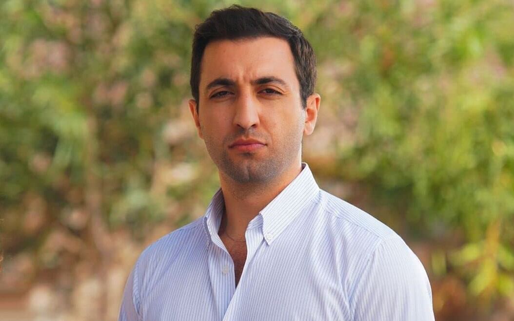 Dogukan Polat hace el papel de Yahya en "La hija del embajador" (Foto: O3 Medya)