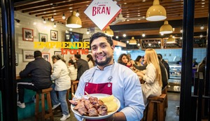 Anticuchos Bran: Empezó con una parrilla prestada en la calle y hoy está en varios distritos con sus franquicias