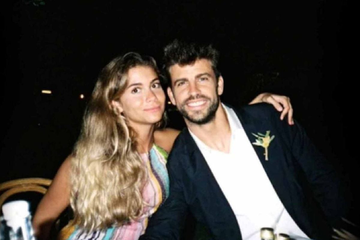 Tras terminar su romance con Shakira, el catalán oficializó su romance con Clara Chía Marti (Foto: Revista Hola España)