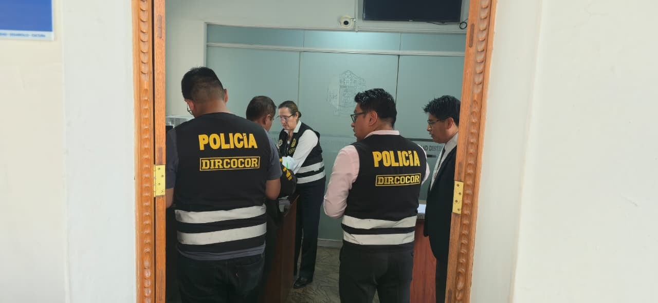 Fiscalía y la Policía Anticorrupción acudieron a la Municipalidad de Yanahuara (Foto: Omar Cruz/@photo.gec)