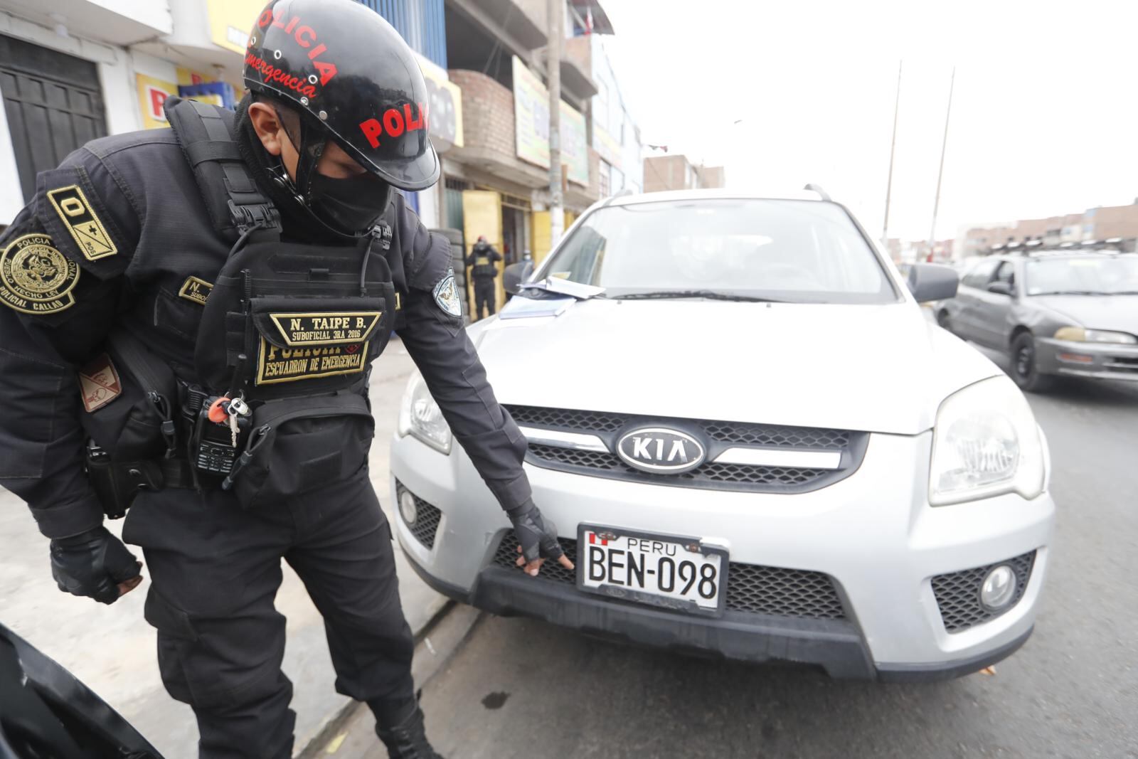 Camioneta usada por los delincuentes para huir tenía la placa robada. | Foto: Joseph Ángeles