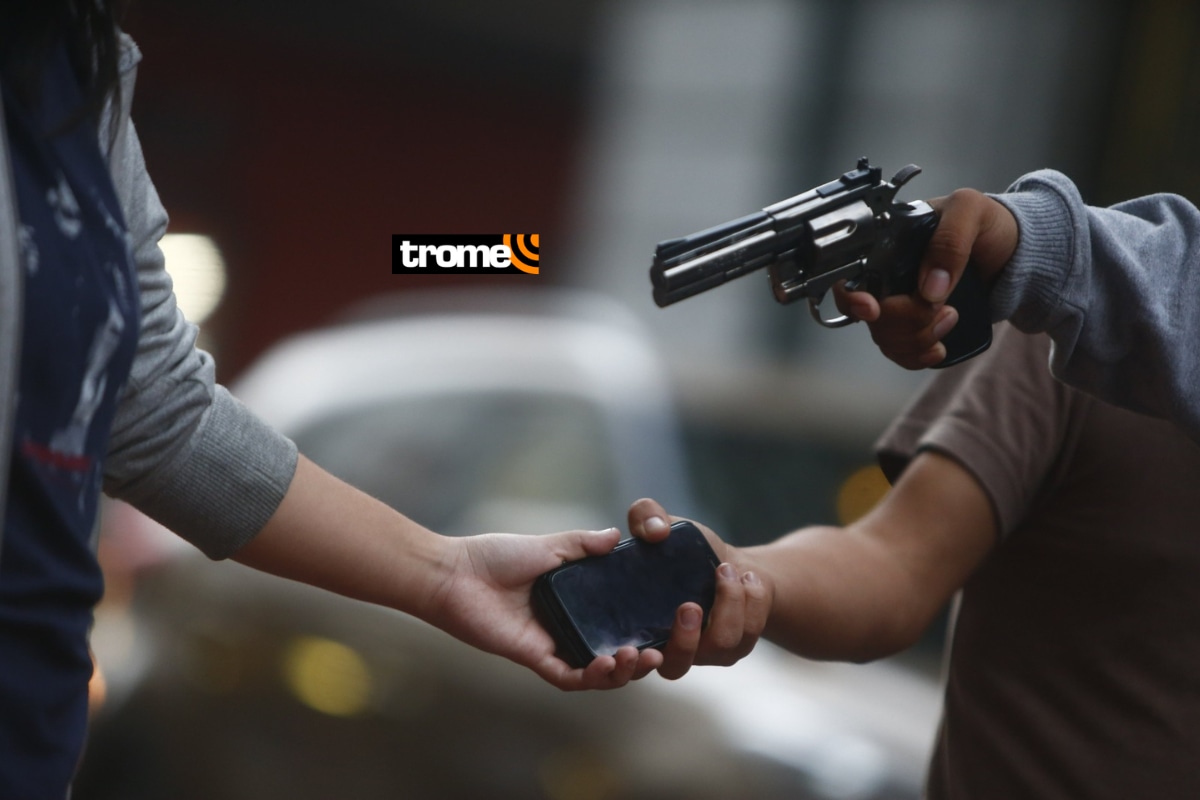 Cada hora se roban 200 celulares en el país, según Osiptel. Muchos de ellos están manchados de sangre.