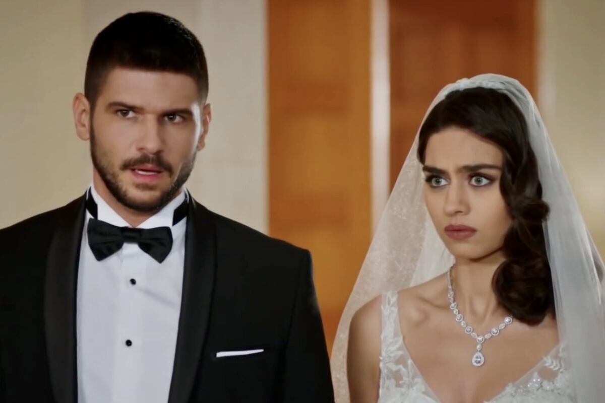 Yiğit y Nur, vestidos de novios, durante el día de su boda, uno de los momentos que jamás olvidarán (Foto: Gold Film)