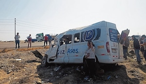 La Libertad: Cuatro muertos y doce heridos en volcadura de minivan en la Panamericana Norte | VIDEO