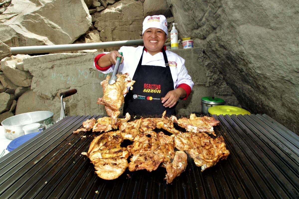 Experta en pollo a la parrilla y broaster. Foto: Alan Ramirez.