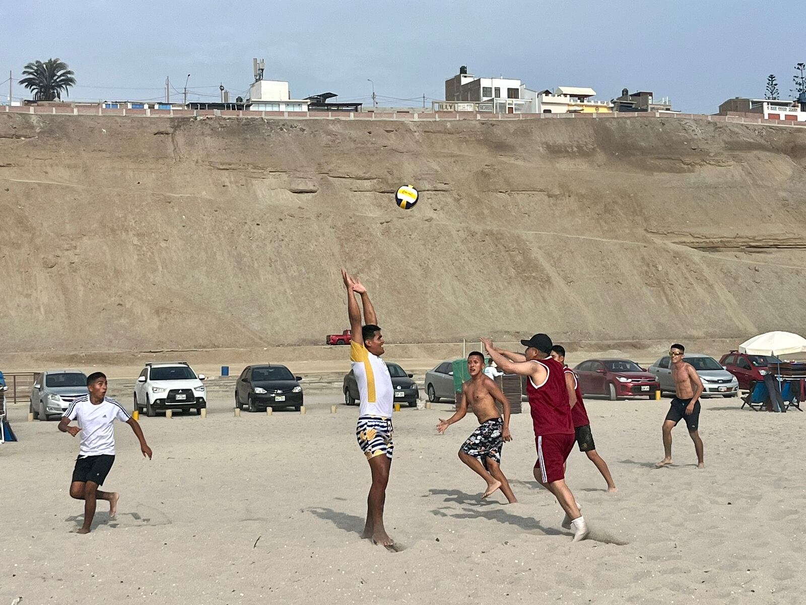 En El Silencio se pueden realizar diversos deportes, como futbol, voley y running