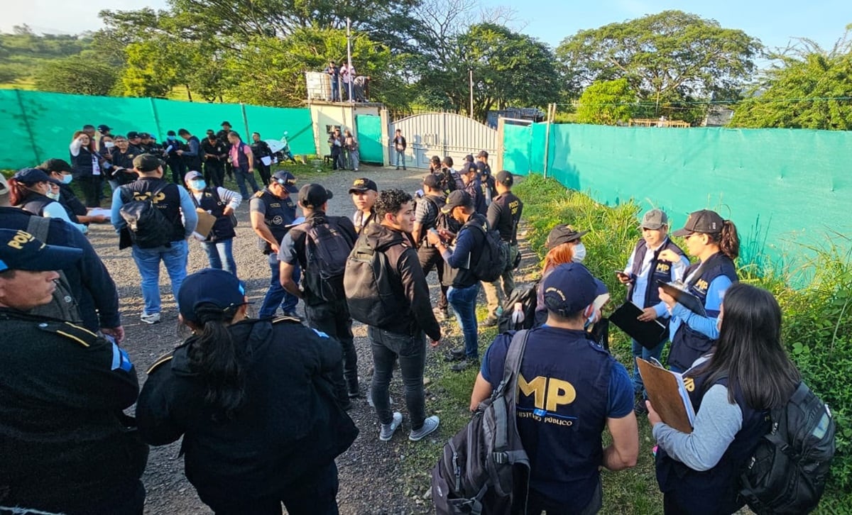Miembros de la Fiscalía de Guatemala allana la finca de la secta judía Lev Tahor, en el municipio de Oratorio, el 8 de octubre de 2024. (Foto del Ministerio Público de Guatemala vía X)