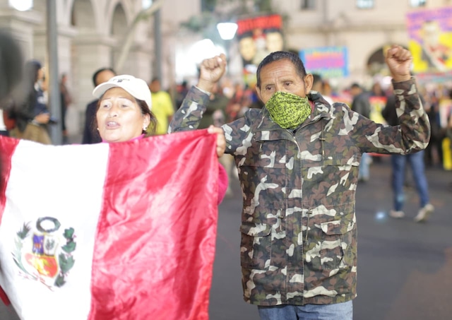 Miembros de la Generación Z y organizaciones sociales marchan en el Centro Histórico de Lima para protestar contra las irregularidades de las autoridades, la criminalidad, entre otras exigencias. Foto: Cesar Bueno @photo.gec