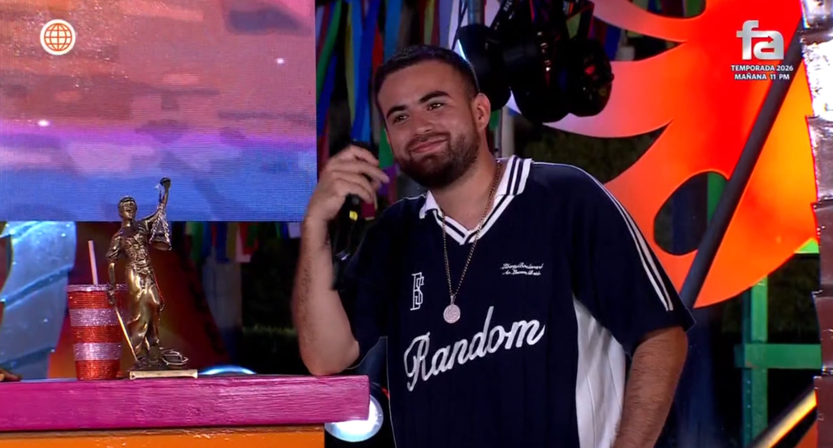 César BK y su reacción al escuchar una de las canciones de Leslie Shaw.