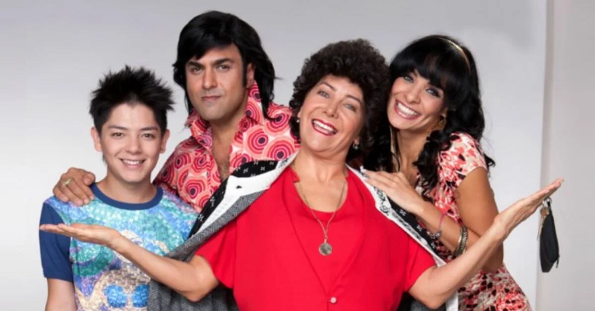 “María de Todos los Ángeles” es una serie de televisión kitsch cómica mexicana producido por André Barren y Pedro Ortiz de Pinedo para Televisa (Foto: Televisa)