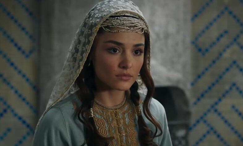 Hande Erçel en la película “Mest-i Aşk”. (Foto: captura de pantalla)
