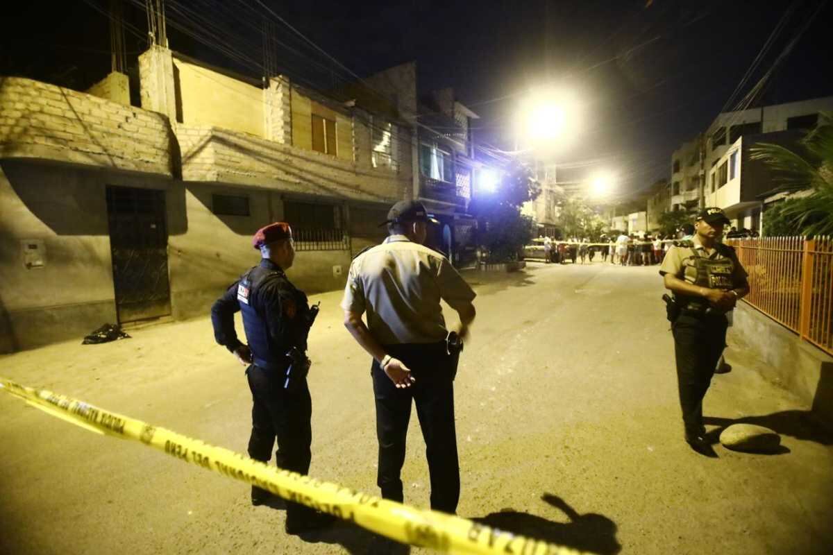 Sicarios asesinan de varios disparos a un hombre en urbanización Los Nísperos en San Martín de Porres. Fotos: César Grados/@photo.gec