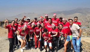 Cuto Guadalupe: Feliz Navidad para todos, compartiendo con los niños de Pachacútec en Ventanilla