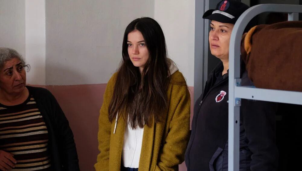 Ceylín sale de prisión en "Secretos de Familia" (Foto: Ay Yapım)