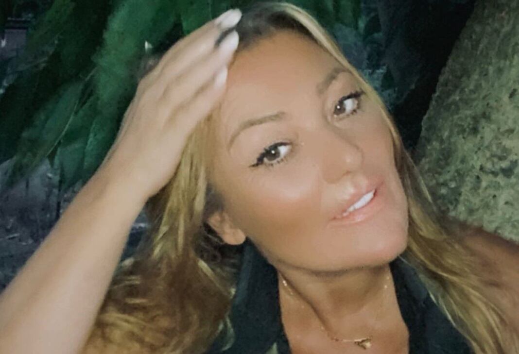 Amaia Montero fue intervenida de la mano por un problema en el dedo pequeño (Foto: Amaia Montero/ Instagram)