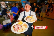 ¿Ceviche de noche? Conoce al ‘Cevichero del pueblo’, el chef que conquista las noches de Comas con su comida marina