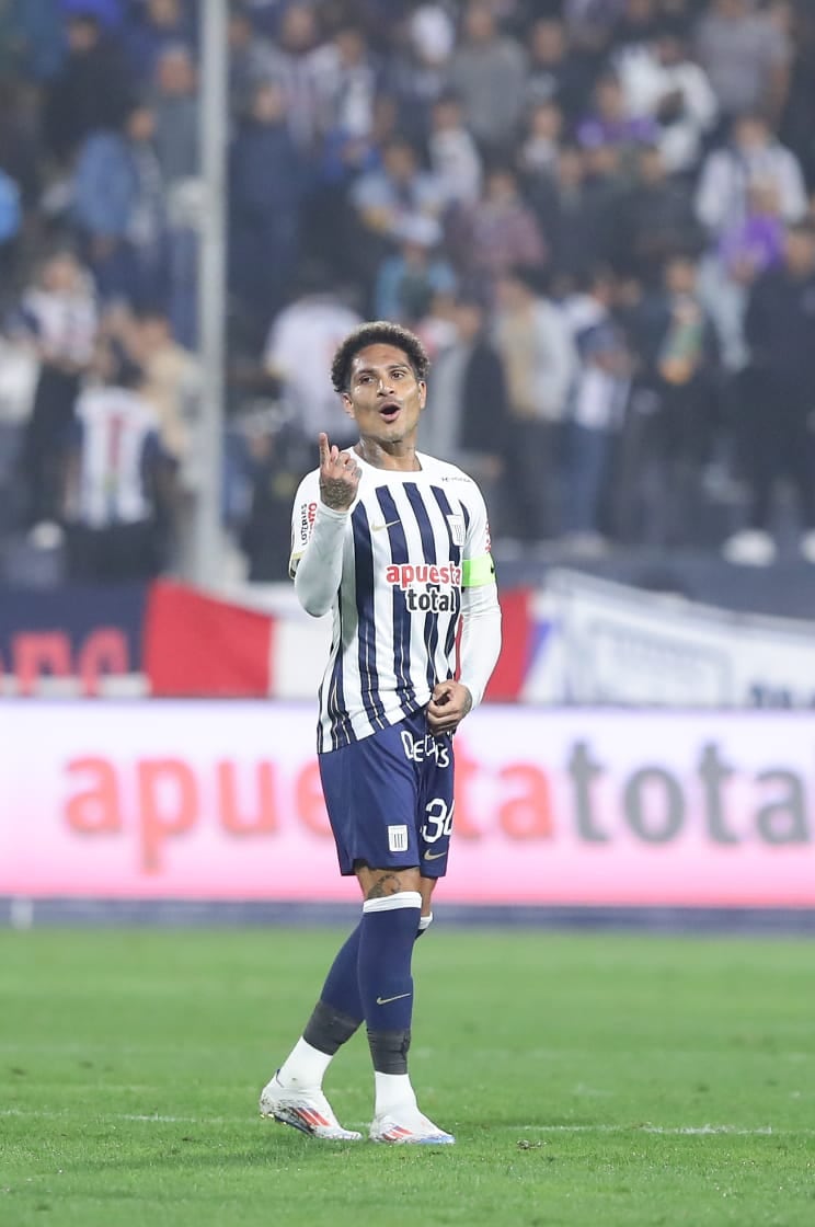 Paolo Guerrero debutó en Alianza Lima, el pasado fin de semana (Foto: Trome - GEC)