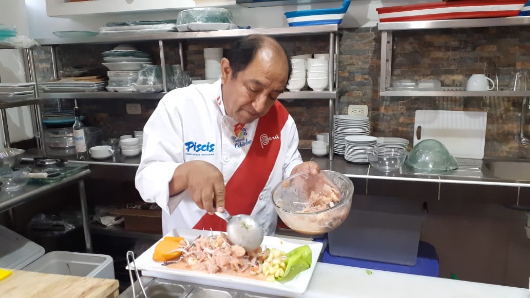 Doce empresarios gastronómicos, muchos de ellos víctima de extorsiones, dieron su respaldo al también empresario Javier Vargas, ‘Rey del Ceviche’. (Fotos: Mónica Rochabrum/Trome)