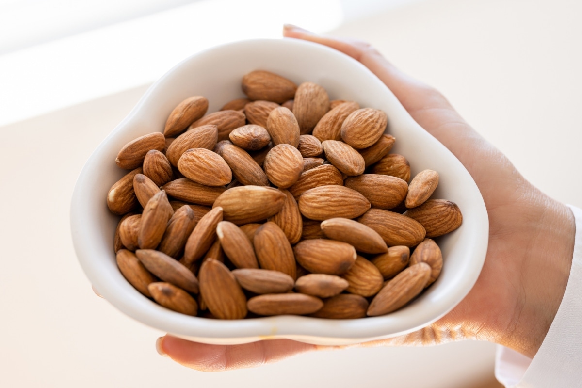 Conoce los pro y contra de comer almendras todos los días. Foto: Istock.