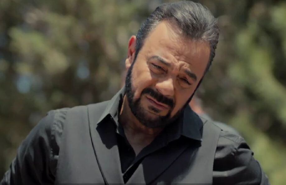 Fekeli está destruido por la muerte de Mugjan (Foto: Tims & B Productions)