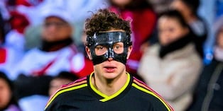 Fabio Gruber revela su gusto por juego de Carlos Zambrano cuando jugaba en Frankfurt (Foto: AFP)