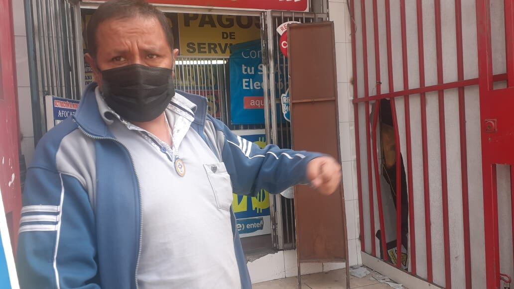 Rateros robaron en una casa de cambios y local de agentes bancarios. (fotos: Mónica Rochabrum/trome)