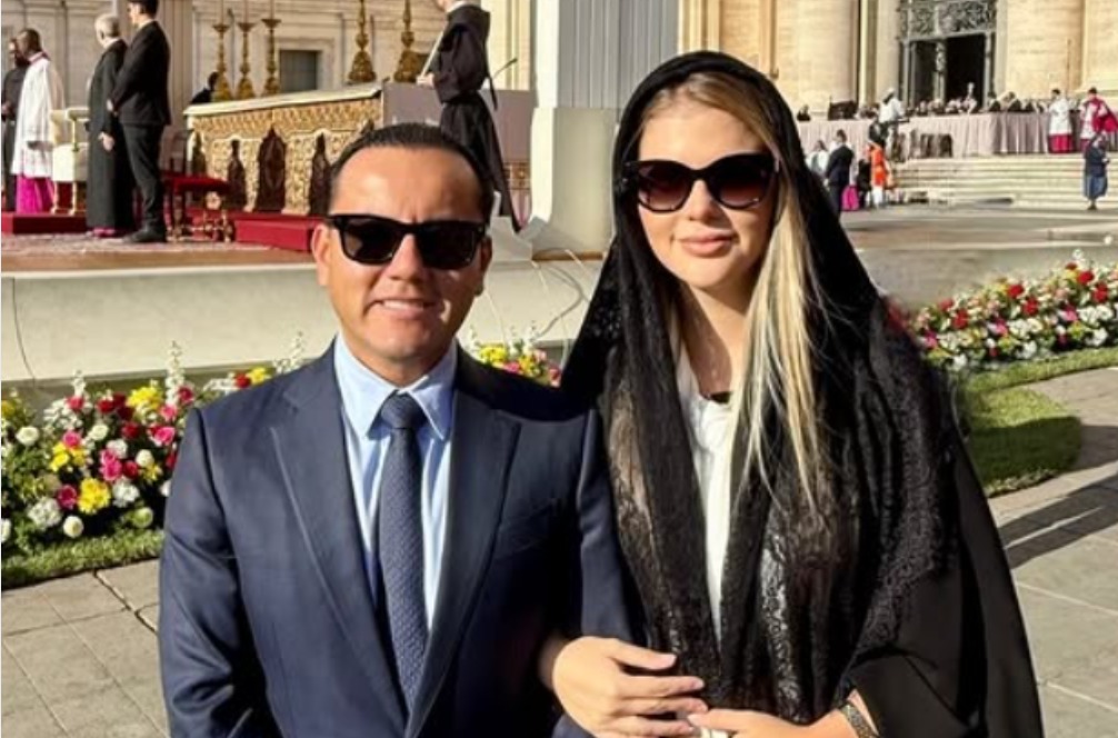 Brunella Horna y Richard Acuña vieron al papa León XIV.