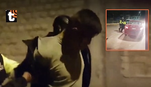 ¡Intento de feminicidio! Expolicía dispara a su pareja e intenta huir atropellando a serenos