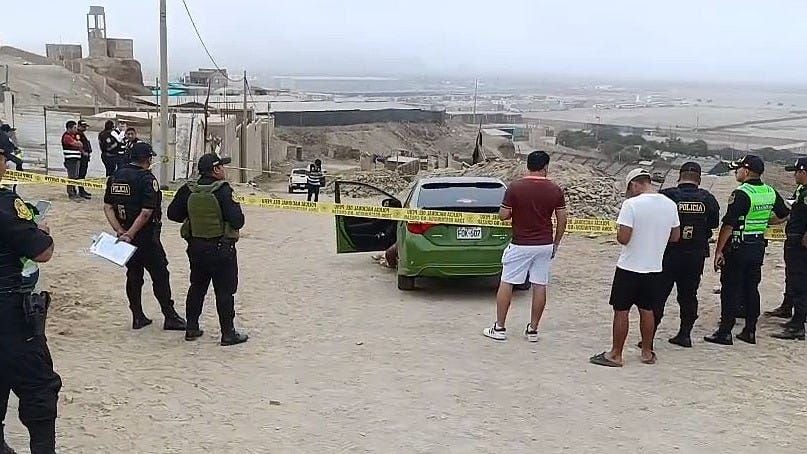 Víctima llevaba dinamita, armas y un chaleco policial en su auto.