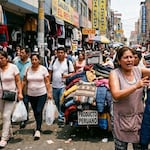 Gamarra remata ropa de invierno por fuerte calor en Lima: casacas desde 8 soles y pijamas polares a 7 soles