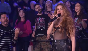 Hijos de Shakira y Piqué llegan al show de Jimmy Fallon para ver la presentación de su madre