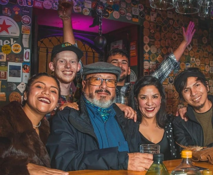 La casa siempre está llena para buenas tertulias.