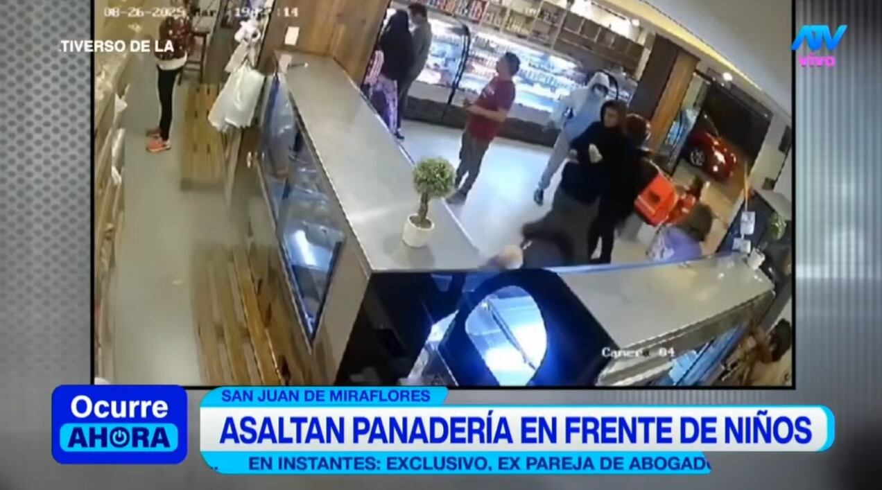 Delincuentes armados ingresan a panadería en SJM vestidos de deliverys.