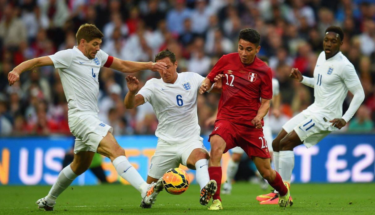 Inglaterra nos goleó 3-0 en el primer encuentro de Bengoechea (USI)