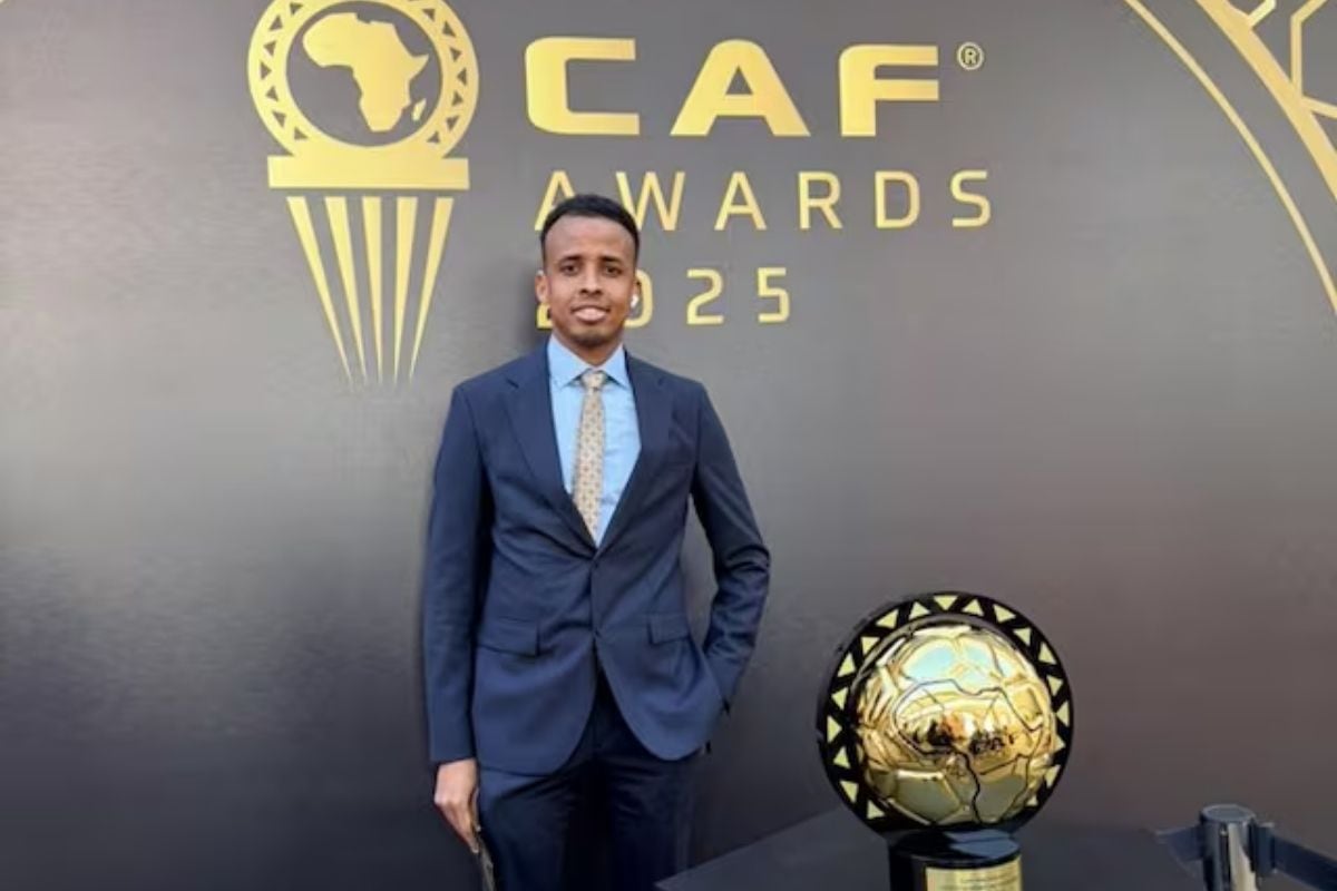 Omar Abdulkadir Artan fue elegido mejor árbitro de África en el 2025 (Foto: @sdpnoticias)