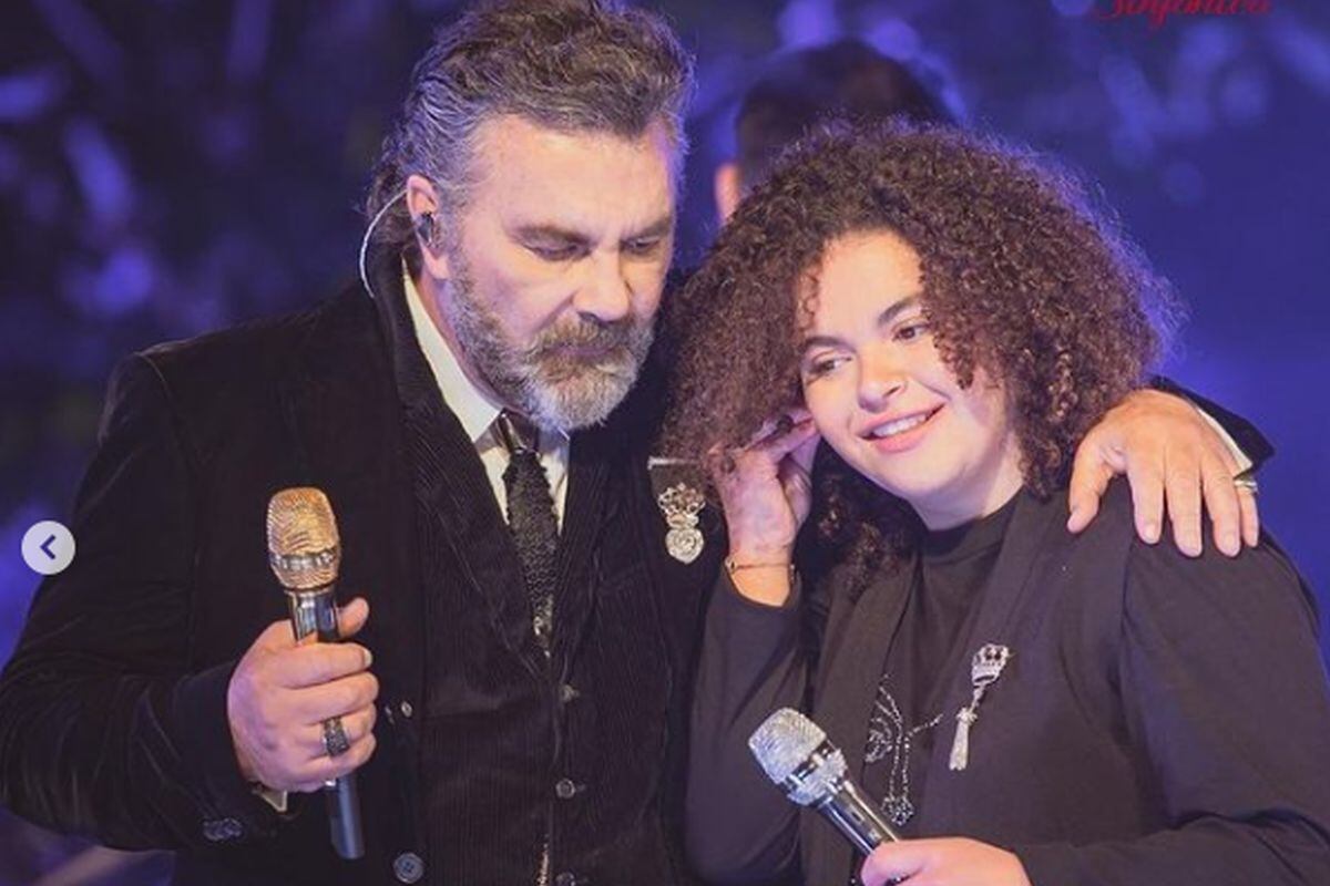 La jovencita entonando temas junto a sus padres. (Foto: Lucero Mijares / Instagram)