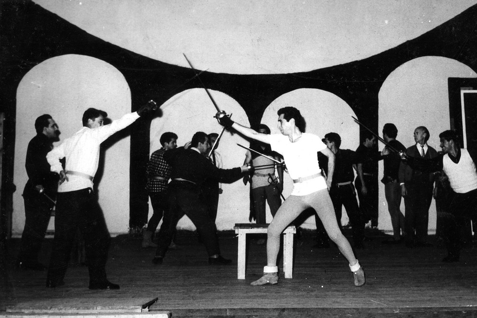 Estando en su primer año en la Universidad, en la Facultad de Letras, con unos compañeros presentaron una obra de teatro. El decano de la Facultad al ver el entusiasmo de los alumnos contrató a Ricardo Blume como su profesor de Teatro. (Foto: GEC Archivo Histórico)